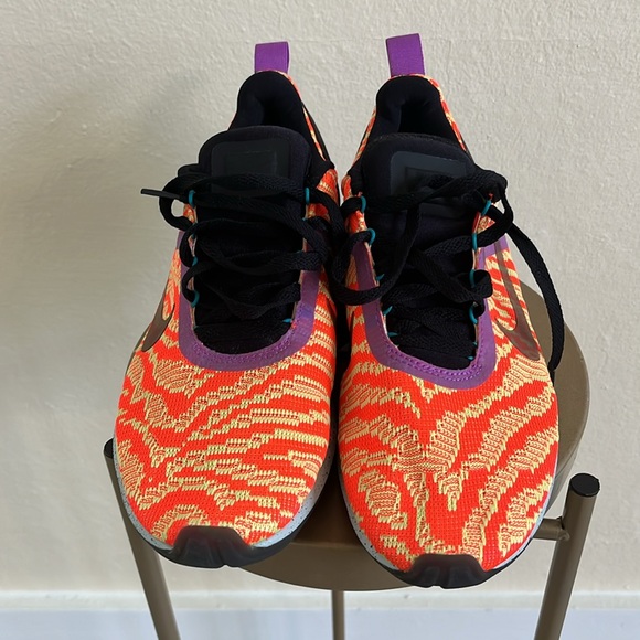 Orange Nike lightweight runners - Picture 2 of 4